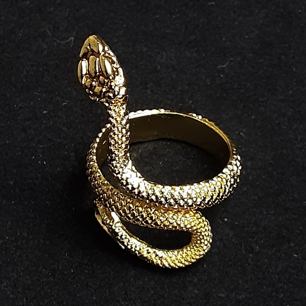 Gold Snake Ring J290